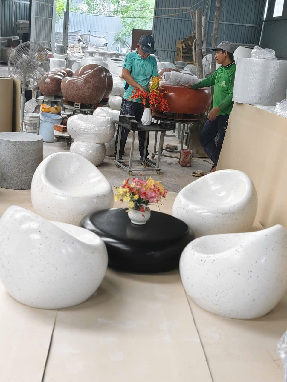 Bàn Ghế Đá Mài Terrazzo Hình Khối Đá – Điểm Nhấn Sang Trọng Cho Không Gian Sống
